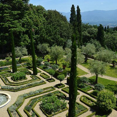 A Tuscan Villa Anyone? - The Wise Traveller