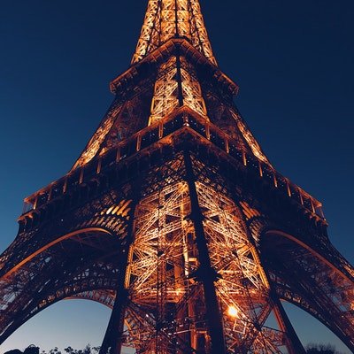 The Wise Traveller - Hotel On The Eiffel Tower? Eiffel Tower to be turned into a holiday let!
What if other landmarks did the same?