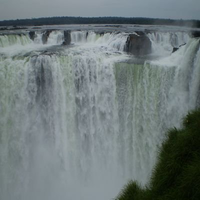 IGUAZU FALLS - RUMBLE IN THE JUNGLE - The Wise Traveller