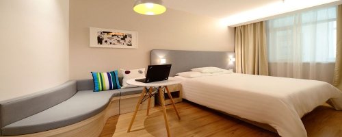 Jobs You Need to Have to Live in a Hotel - The Wise Traveller