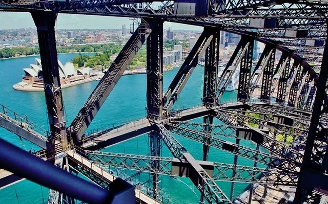 Climbing the Sydney Harbour Bridge - The Wise Travelller