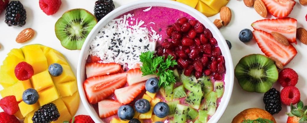 4 Healthy Snacks for Your Next Road Trip - The Wise Traveller - Smoothie bowl