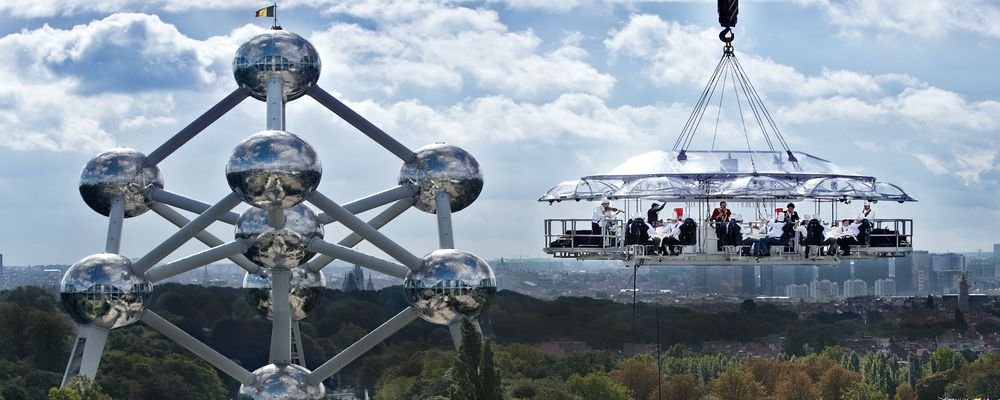 5 Unusual Eating Experiences - Not Normal Restaurants - The Wise Traveller - Dinner in the Sky