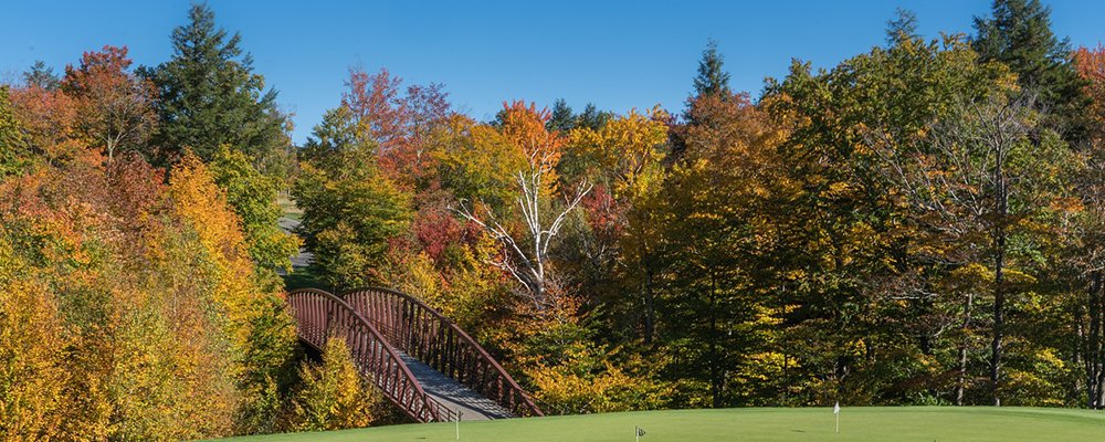 7 Cozy Autumn Getaways Around the World - The Wise Traveller - Stowe - vermont