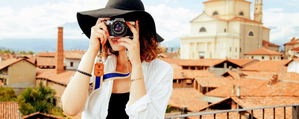 8 Tips to Staying Safe When Taking Travel Photos