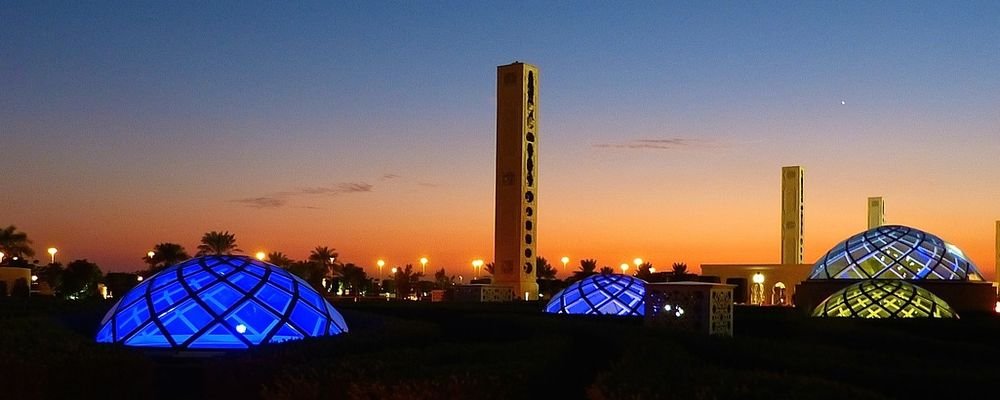 Abu Dhabi Travel Guide for First Time Travellers - The Wise Traveller - Night