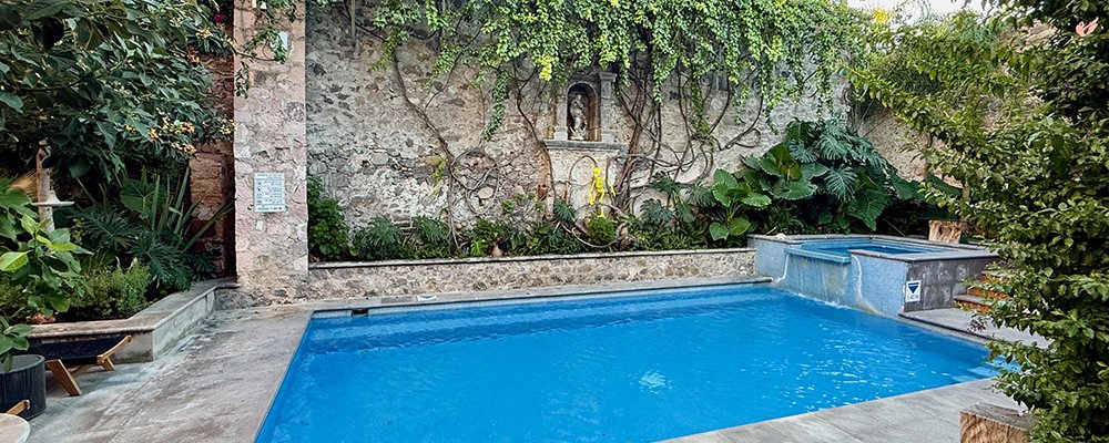 Art and The Perfect Pillow - Concepcion Hotel Boutique - San Miguel de Allende, Mexico - The Wise Traveller - IMG_6536