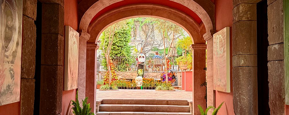 Art and The Perfect Pillow - Concepcion Hotel Boutique - San Miguel de Allende, Mexico - The Wise Traveller - IMG_6706