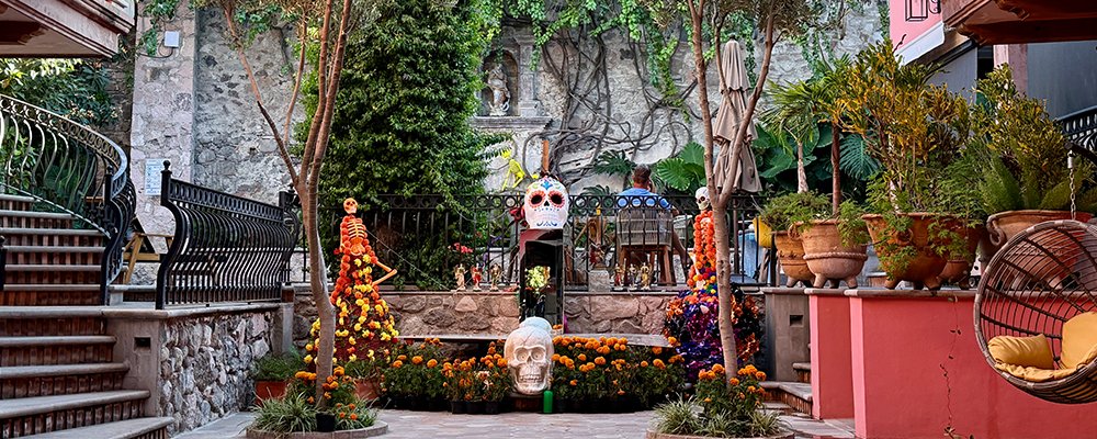 Art and The Perfect Pillow - Concepcion Hotel Boutique - San Miguel de Allende, Mexico - The Wise Traveller - IMG_6707