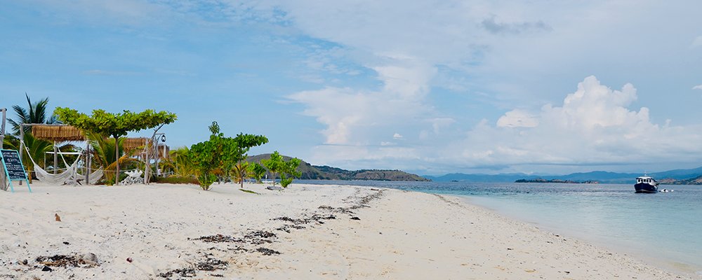 Bamboo Huts of Labuan Bajo - Flores, Indonesia - The Wise Traveller - Le Pirate Island