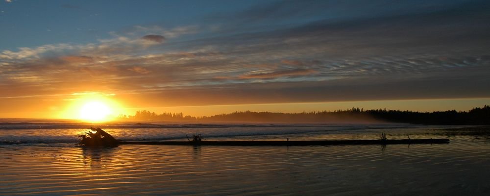 Best Beaches For Winter Surfing - The Wise Traveller - Tofino - British Columbia - Canada