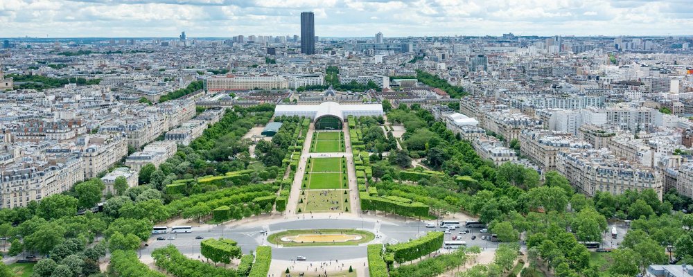 Blossoming Beauties - Unveiling the Secret Gardens of Spring in Paris - The Wise Traveller - Champ De Mars