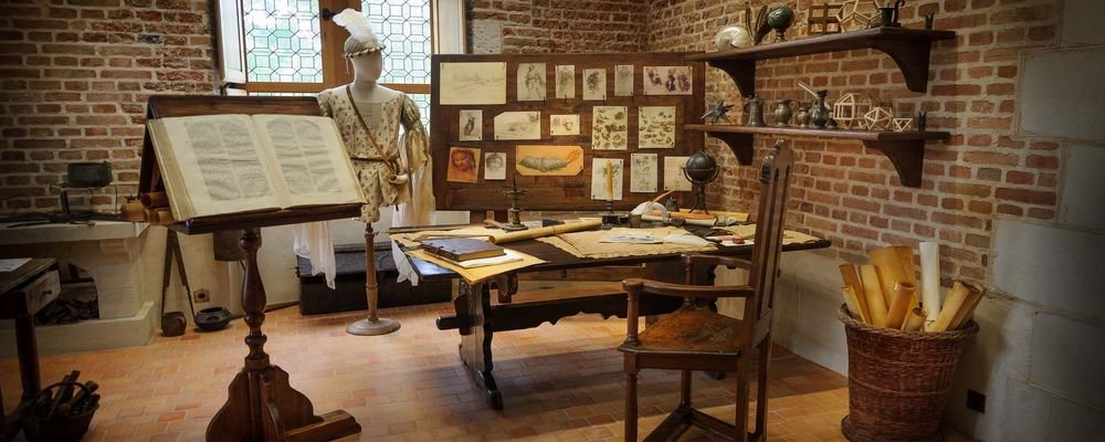 Celebrating the 500th Anniversary of Leonardo da Vinci’s Death in France - The Wise Traveller - Leonard da Vinci's Drawing Table