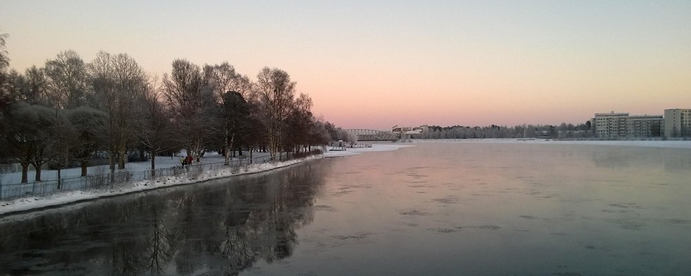 Colliding Atoms in the Night Sky - Oulu, Finland - The Wise Traveller - Oulujoki River