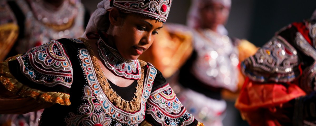 https://pixabay.com/photos/dance-traditional-traditional-dance-6983578/