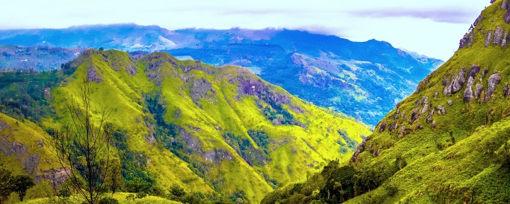 This Month In Travel - Different Ways To Get Around - Hiking in Sri Lanka - The Wise Traveller