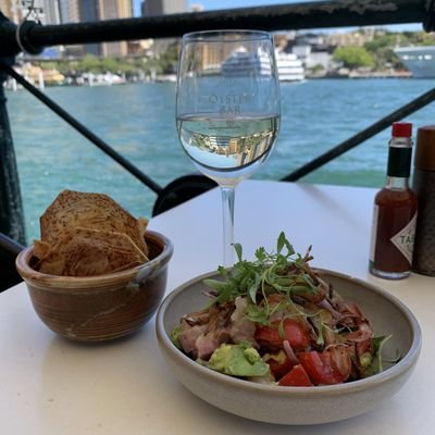 Eating Oysters - Oyster Bar - Circular Quay - Sydney - Australia - The Wise Traveller - IMG_3341