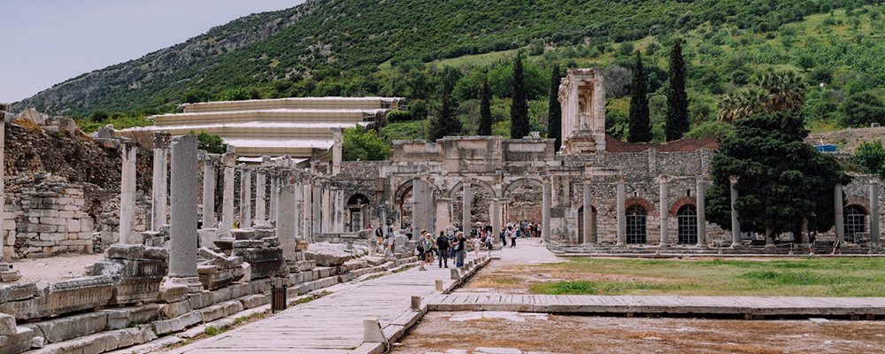 Explore - Izmir - The Wise Traveller - Izmir Ruins