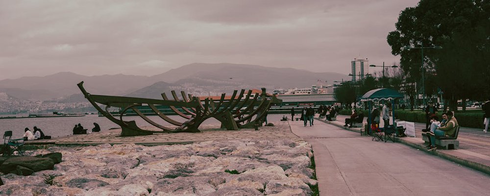 Explore - Izmir - The Wise Traveller - Kordon
