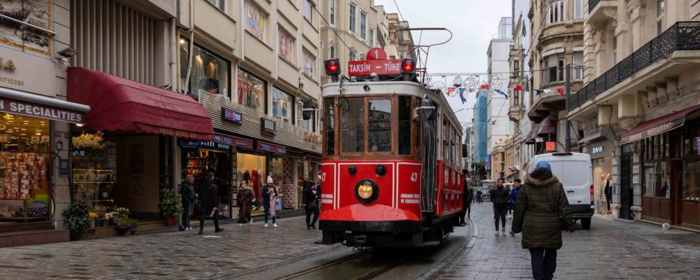 Exploring Istanbul - The Wise Traveller - Taksim - Tram