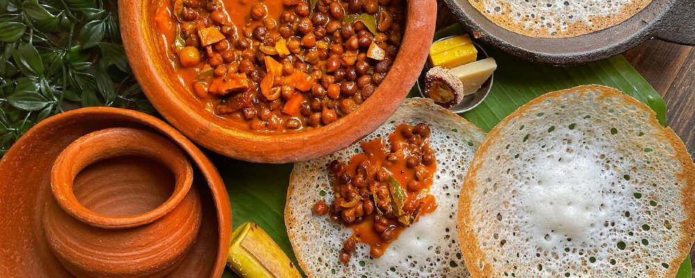 Exploring Kerala - The Wise Traveller - Appam and Kadala Curry