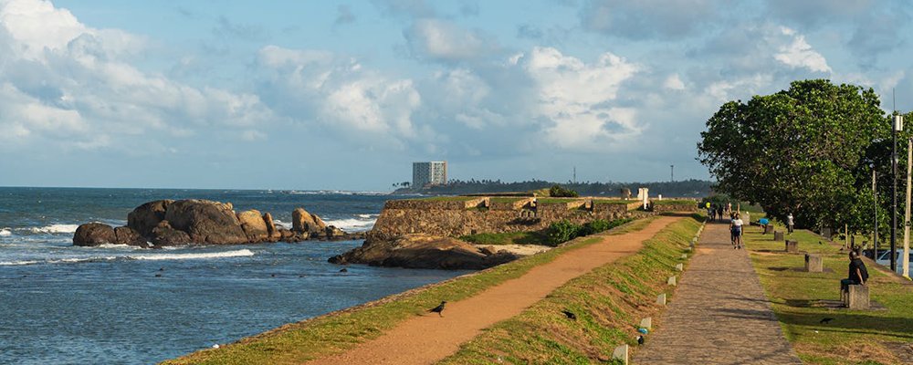 Galle, Sri Lanka - Where Past and Modernism Seamlessly Combine - The Wise Traveller - Coastline