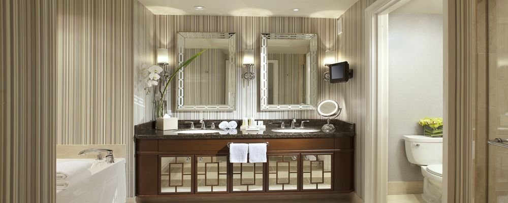 Hotel Review - Caesars Palace - Las Vegas - Nevada - USA - The Wise Traveller - Caesars Palace - Octavius Premium 2 Queen Room - Bathroom