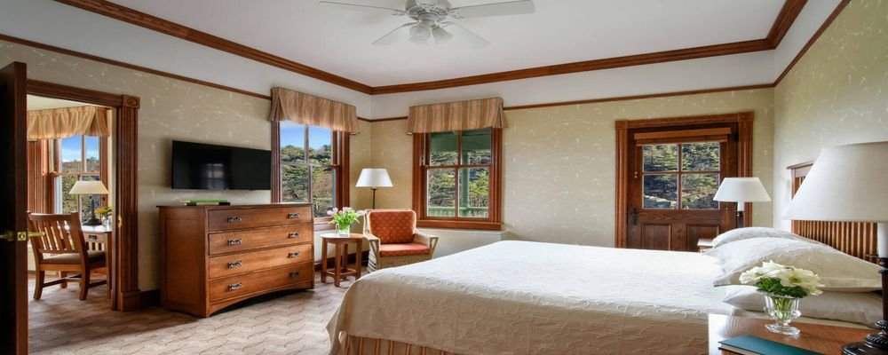 Hotel Review - Mohonk Resort - Mohonk Mountain - New York - The Wise Traveller - King Room and Terrace