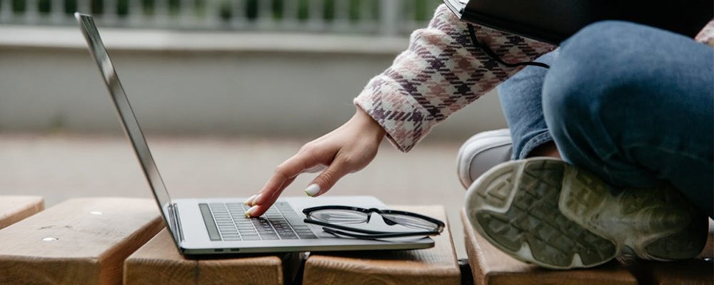 How to Build a Successful Digital Nomad Career and Travel Safely - The Wise Traveller - Nomad