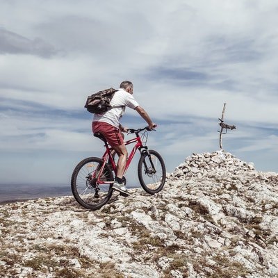 How to Decide Where to Travel to Next - The Wise Traveller - Travel activity - Cycling