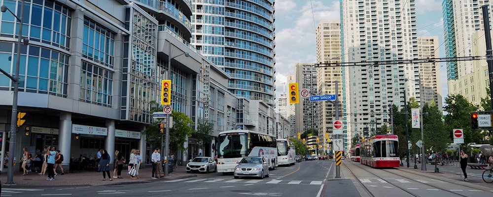 How to Enjoy a Luxury Trip to Downtown Toronto - The Wise Traveller - Toronto Public transport