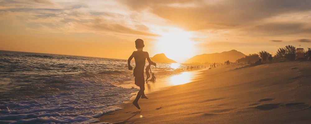 How to Keep Your Kids Safe While Traveling - The Wise Traveller - Kid on beach