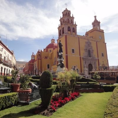 La Paz - The city in the sky - The Wise Traveller - La Paz Plaza