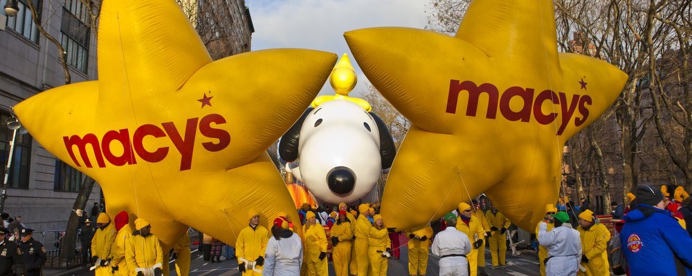 Macy's Thanksgiving Day Parade - The Wise Traveller Image © Qintano Medai