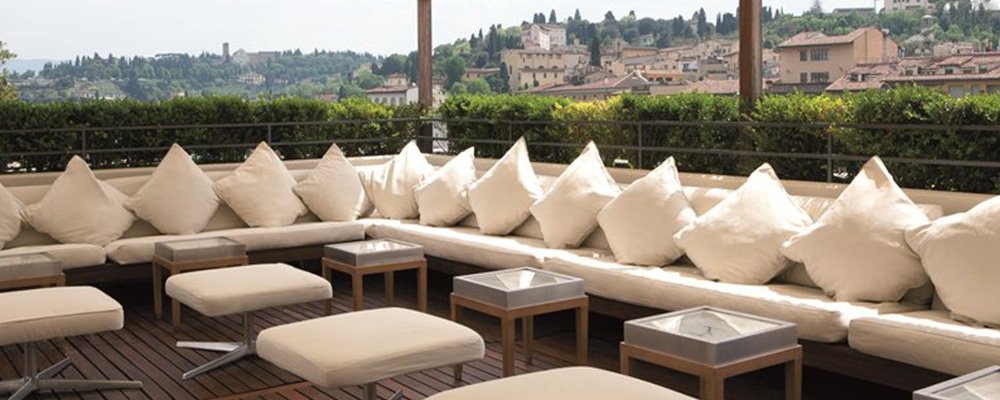 Reach Out and Touch the Ponte Vecchio - Hotel Continentale Florence - The Wise Traveller - Hotel Continentale