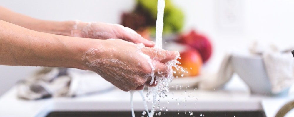 Reminders On Staying Healthy When Travelling - The Wise Traveller - Washing Hands