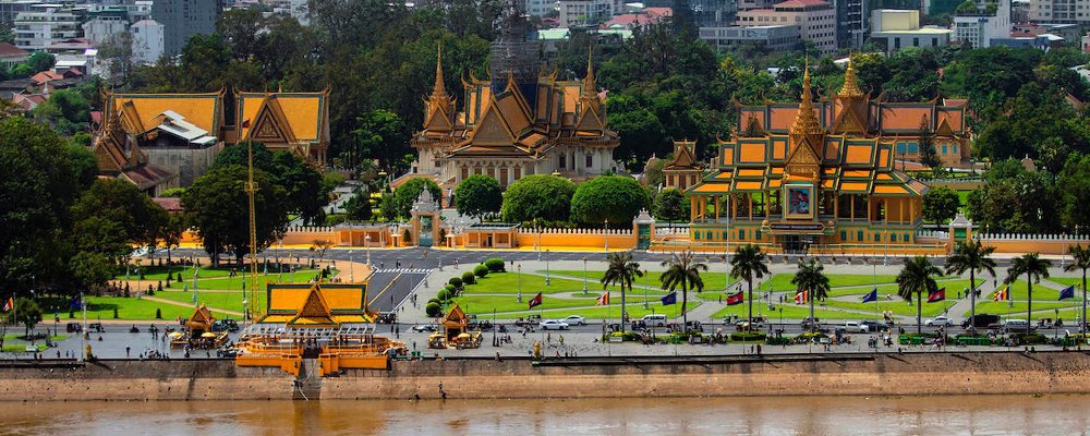 Revealing Cambodia Part 1 - Phnom Penh - The Wise Traveller - Royal Palace