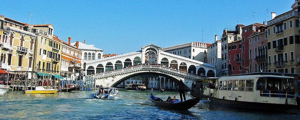 Romantic Valentine's Day Getaways in 2024 - The Wise Traveller - Rialto bridge