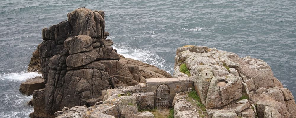 Six British Seaside Towns to Visit All Year Round - The Wise Traveller - Penzance - Minack Theatre