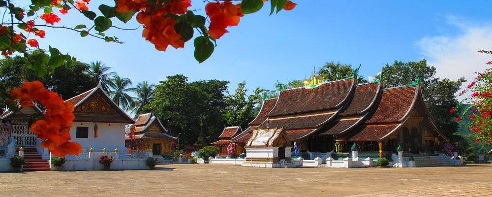 Solo Destinations for the Adventurous - The Wise Traveller - Laos - Temple - wat xieng thong
