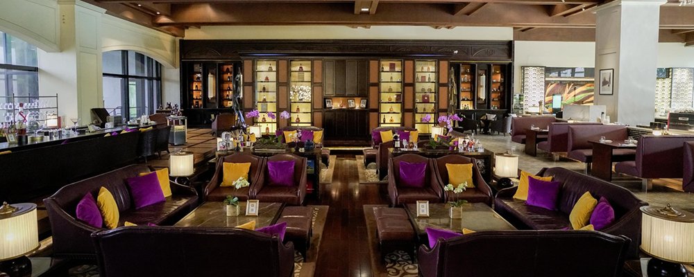 Sophisticated French Elegance - Sofitel Philippine Plaza Manila - The Wise Traveller - Le Bar