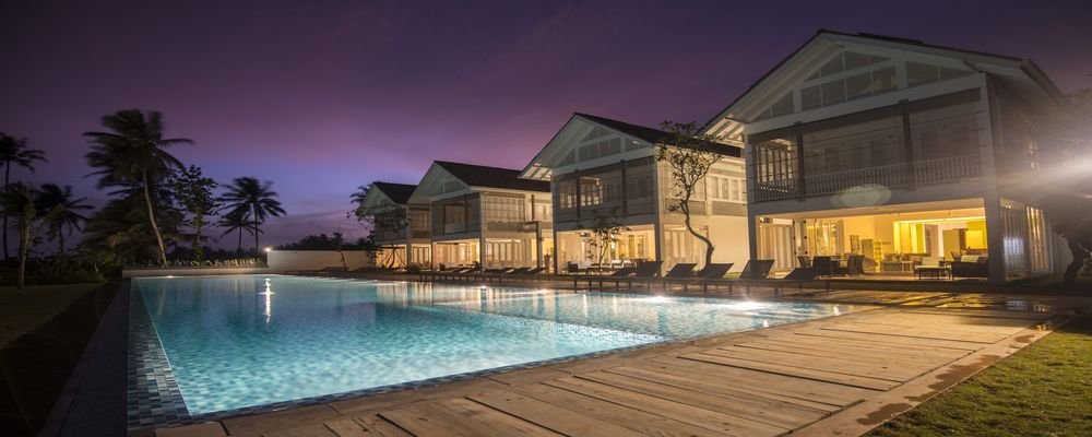 Sri Sharavi - Sri Lanka - Sri Sharavi Beach Villas & Spa - Srilanka in Style - The Wise Traveller - Pool - Night view