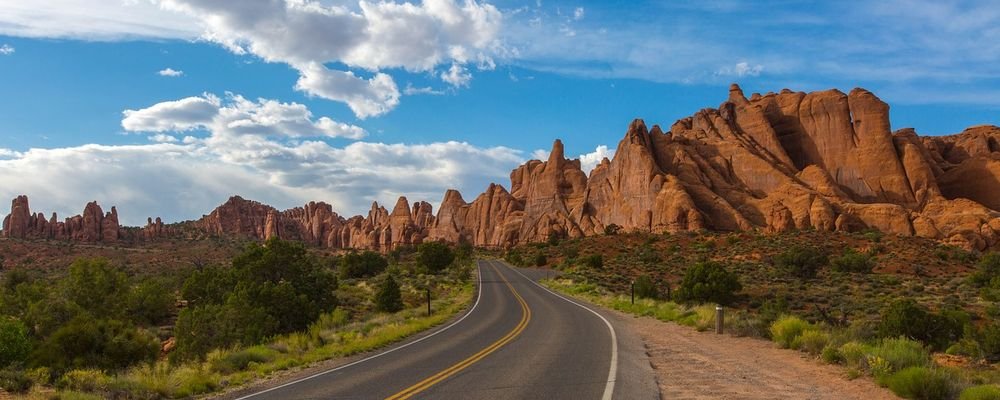 The 4 Best Road Trips in the USA to Find Yourself - The Wise Traveller - Red Rock Country