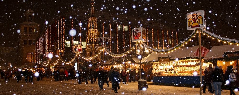 The Best Christmas Markets to Visit in Europe - The Wise Traveller - Snowflakes