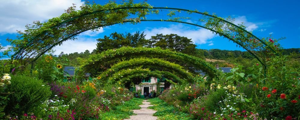 The Best Places to Visit for Spring Flowers - The Wise Traveller - Monet's Garden