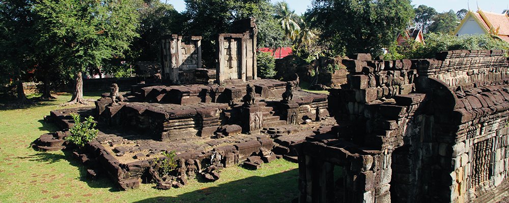 The Crumbling Roluos Temples - Siem Reap, Cambodia - The Wise Traveller - IMG_9506