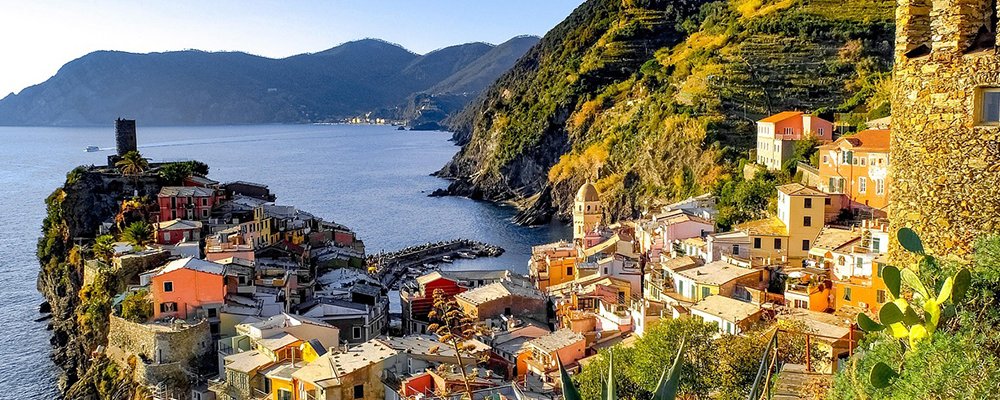 The Love-Hate Relationship with Tourists - The Wise Traveller - Cinque Terre