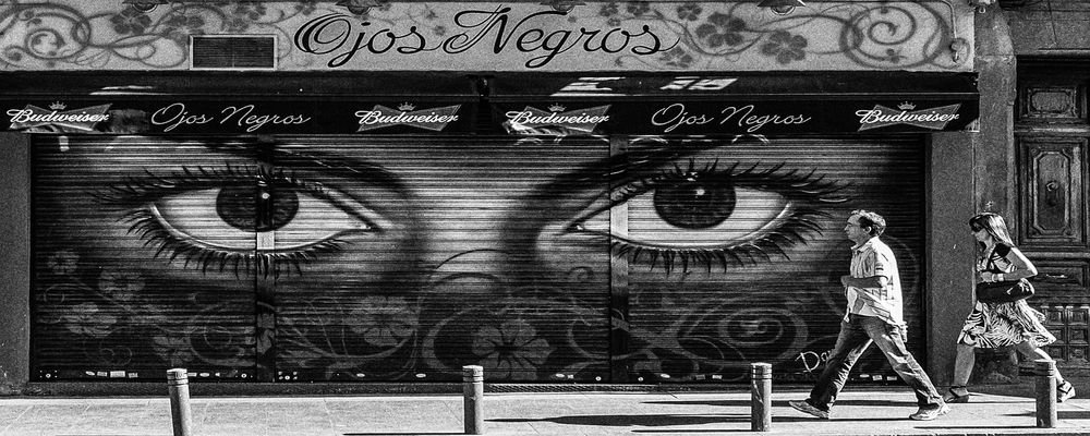 The Maddening Crowds of Madrid - The Wise Traveller - Graffiti