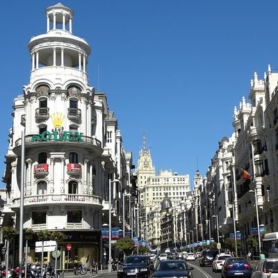 The Maddening Crowds of Madrid - The Wise Traveller - Gran Via