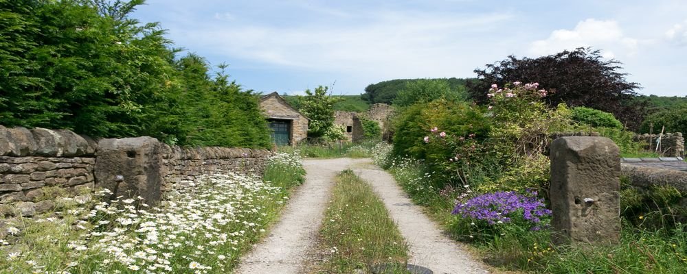 The Most Picturesque English Villages to Visit - The Wise Traveller - Eyam